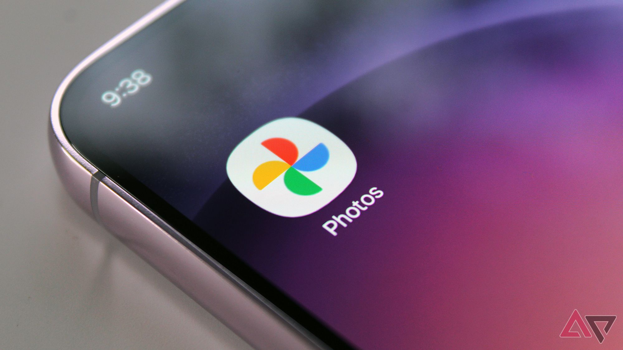 Picture of the Google Photos app icon on the Samsung Galaxy S23+ home screen