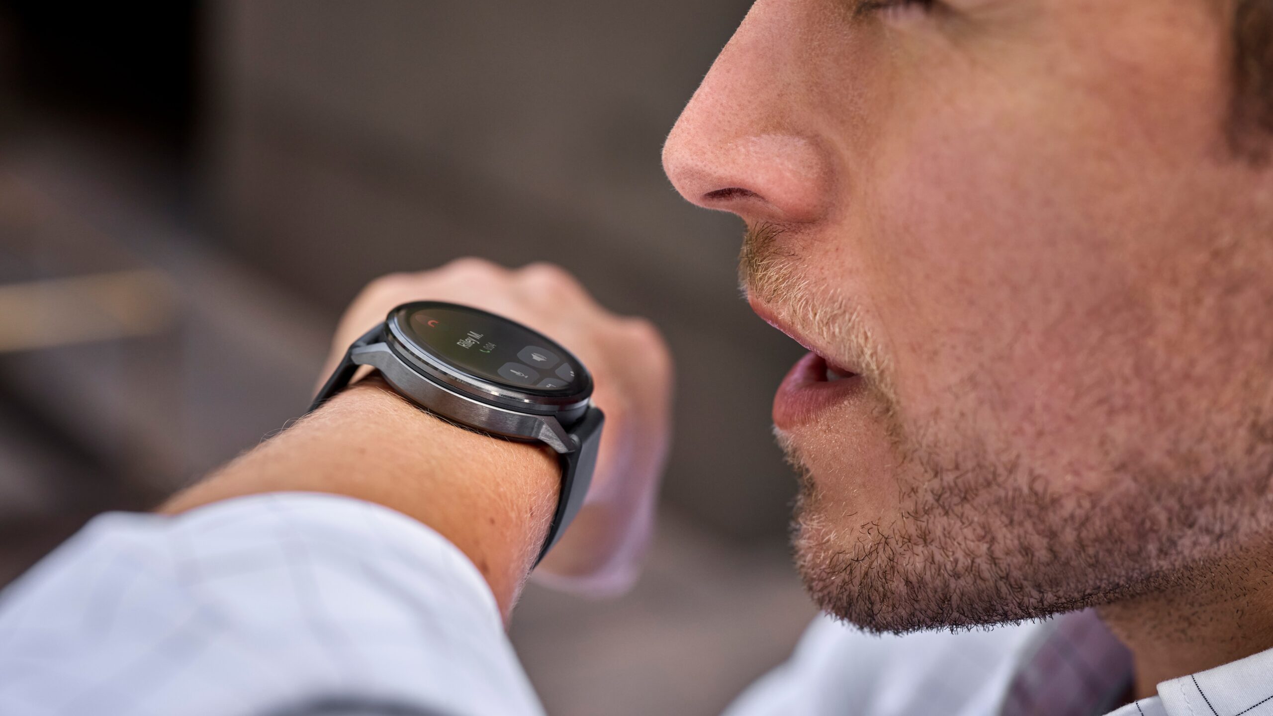 Garmin Venu 4 During Call Press Image