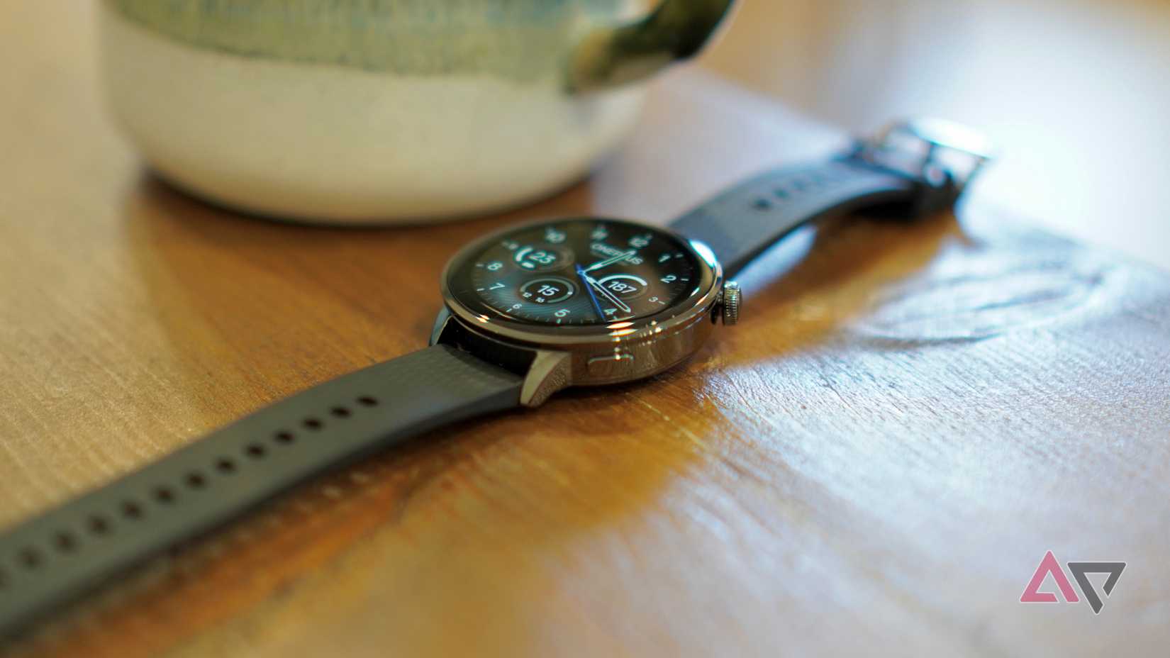 The side of the OnePlus Watch 3 43mm