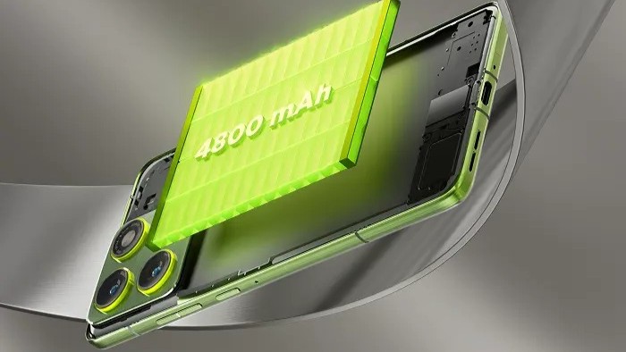 green Motorola Edge 70 showing its battery capacity